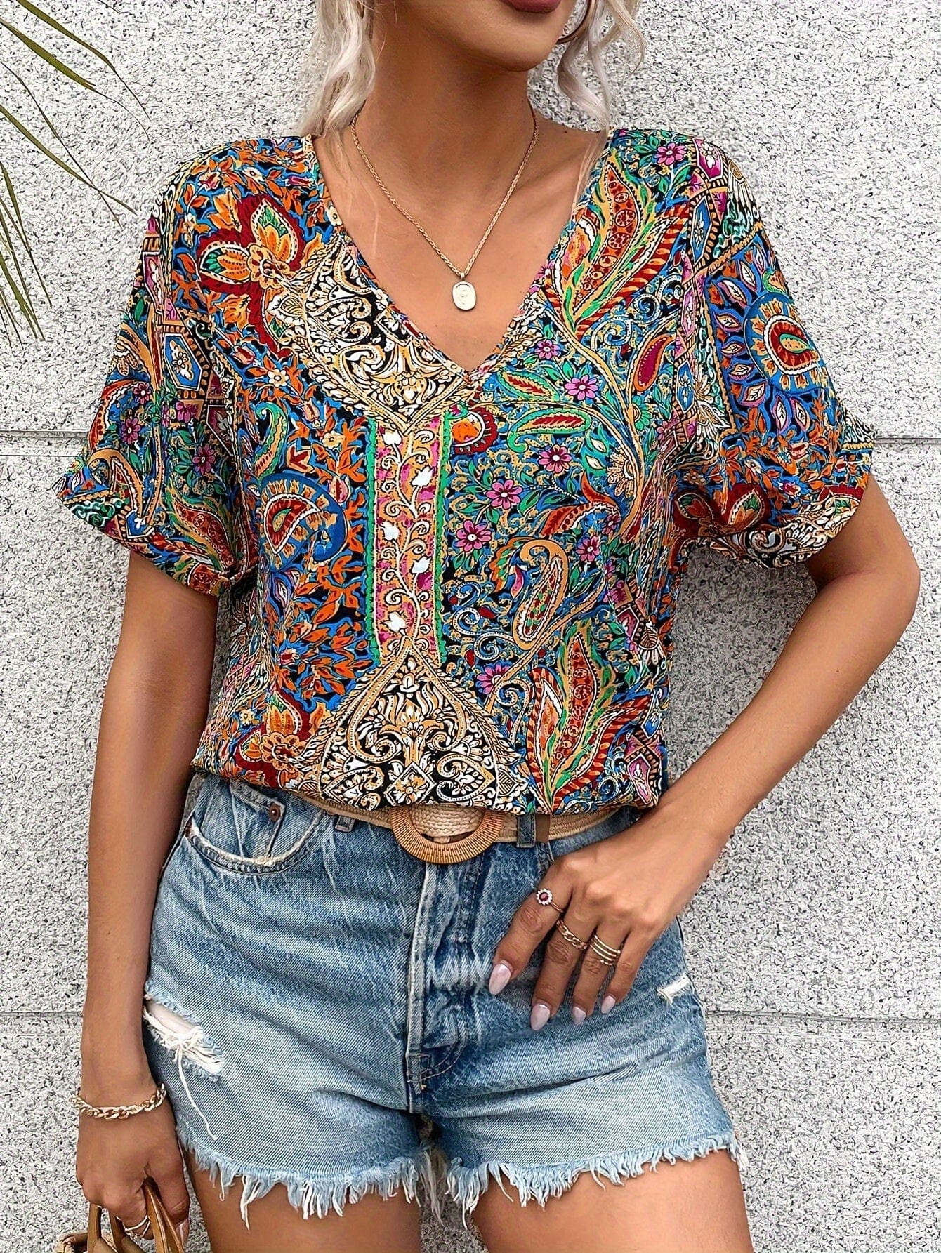 Solène|Blouse chic à motif paisley et col en V