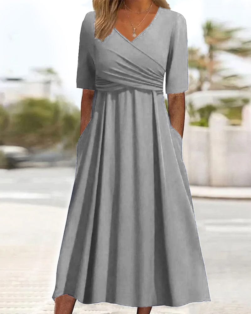 Océane ｜ Robe croisée avec manches courtes.
